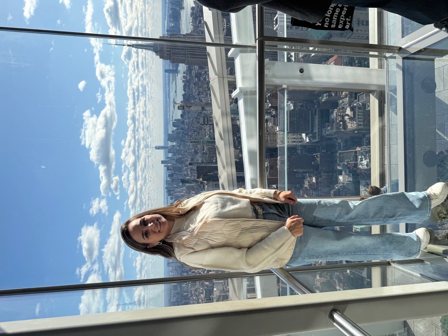 no elevador panoramico do Summit