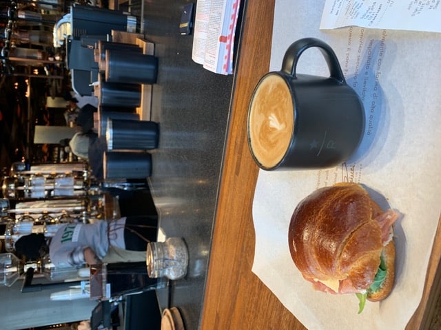 Cafe da manhã Starbucks Reserve NY