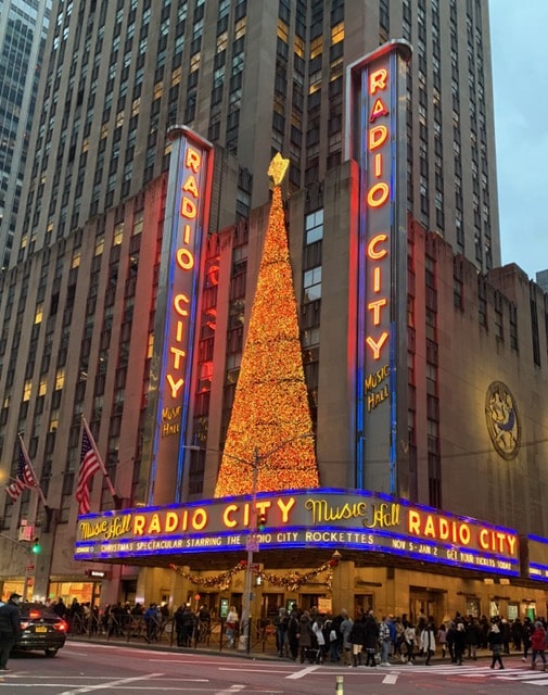 Radio City Music Hall próximo ao Rockefeller Center